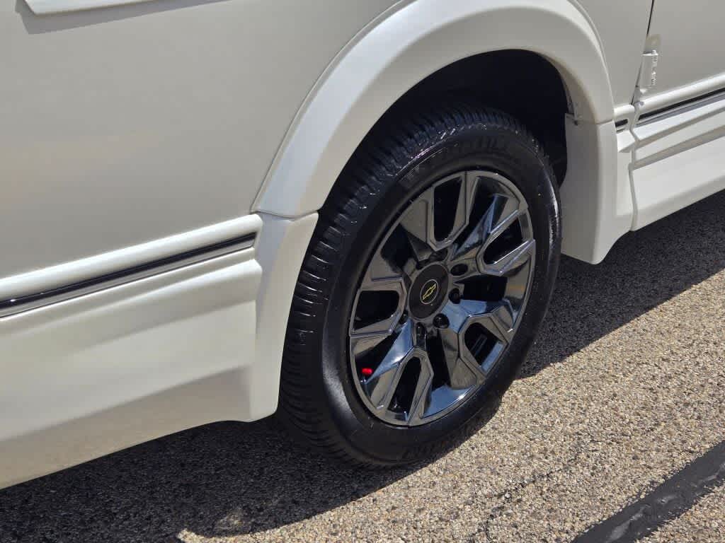 2025 Chevrolet Express Cargo WT