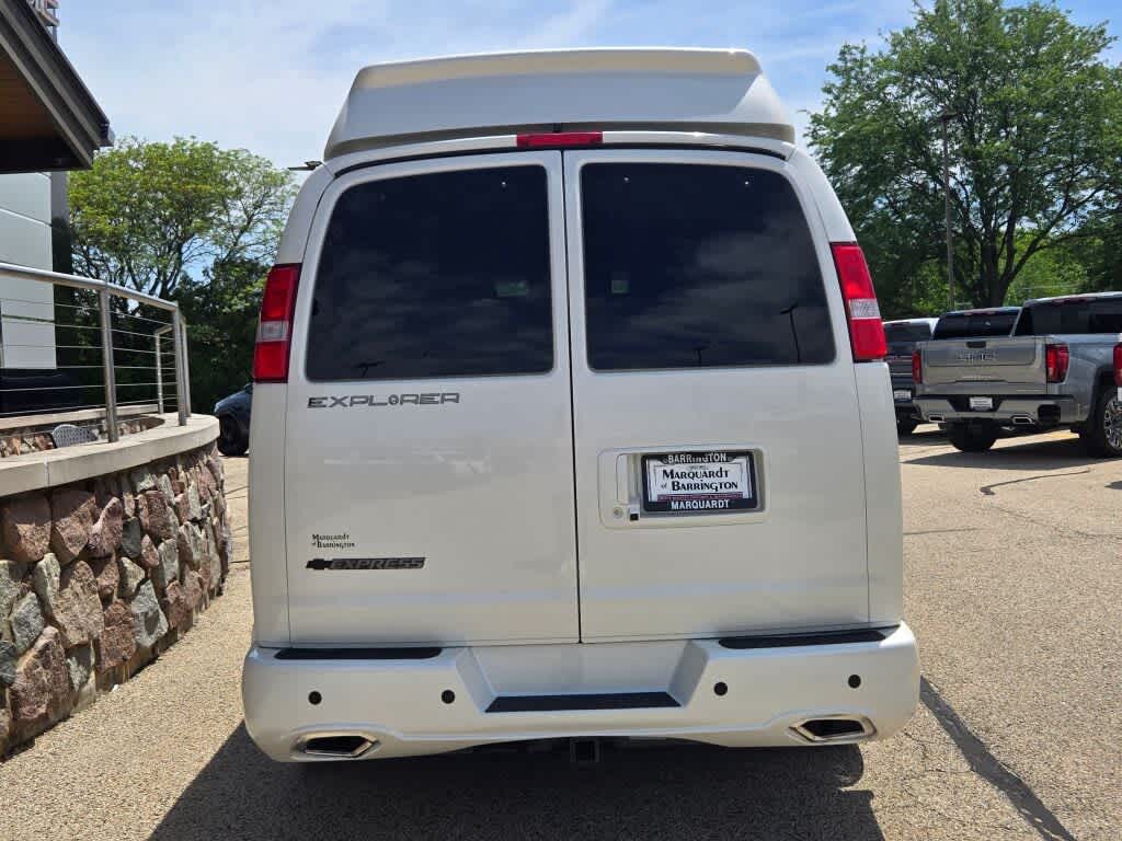 2025 Chevrolet Express Cargo WT