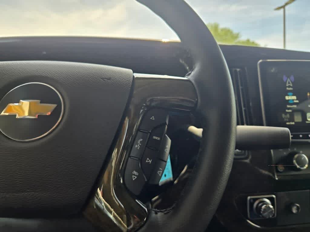 2025 Chevrolet Express Cargo WT