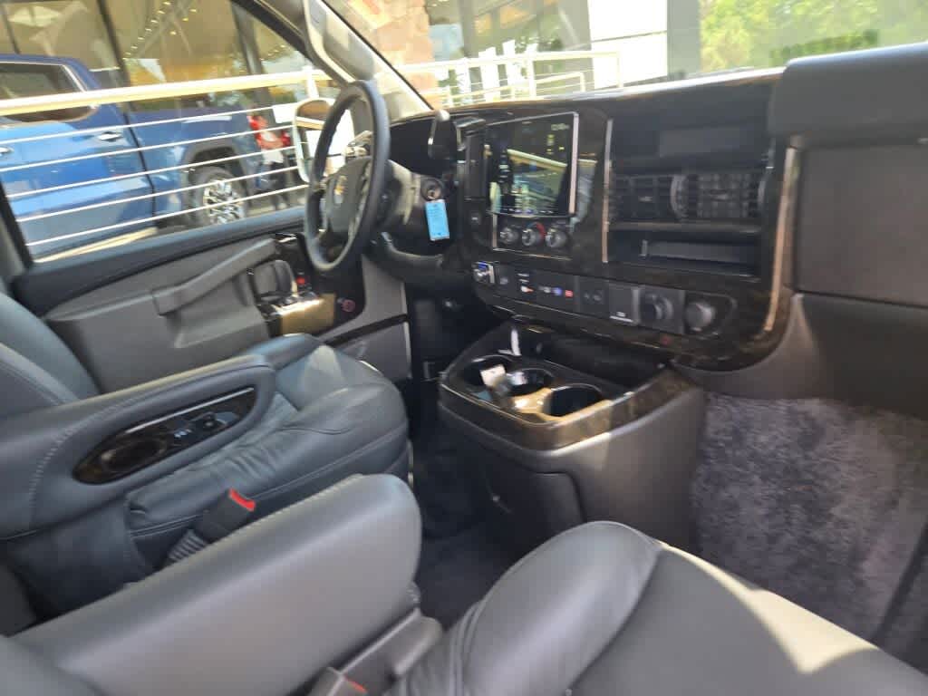 2025 Chevrolet Express Cargo WT