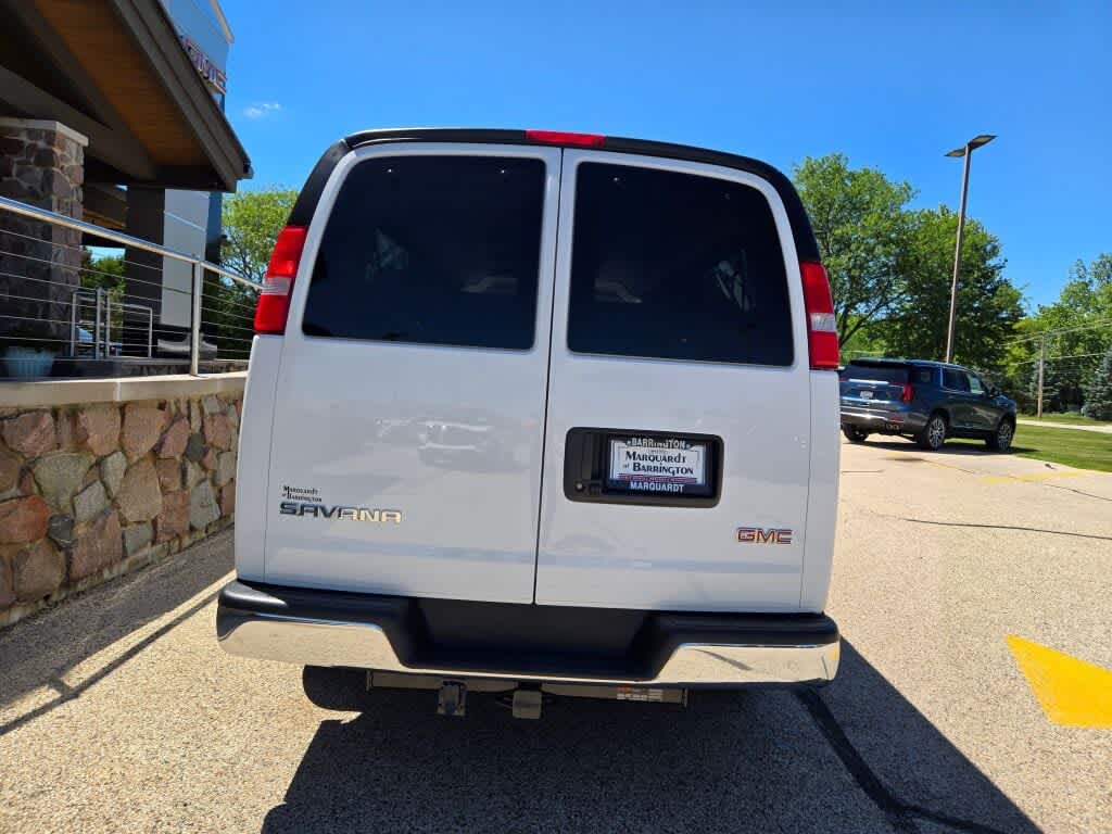 2025 GMC Savana Passenger LT