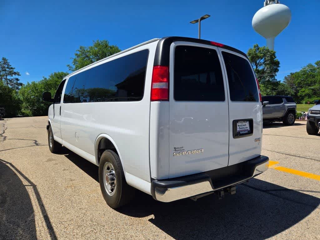 2025 GMC Savana Passenger LT