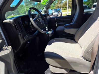 2025 GMC Savana Passenger LT