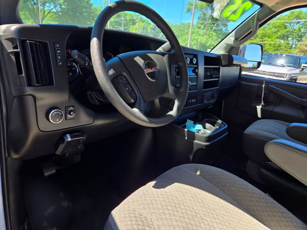 2025 GMC Savana Passenger LT