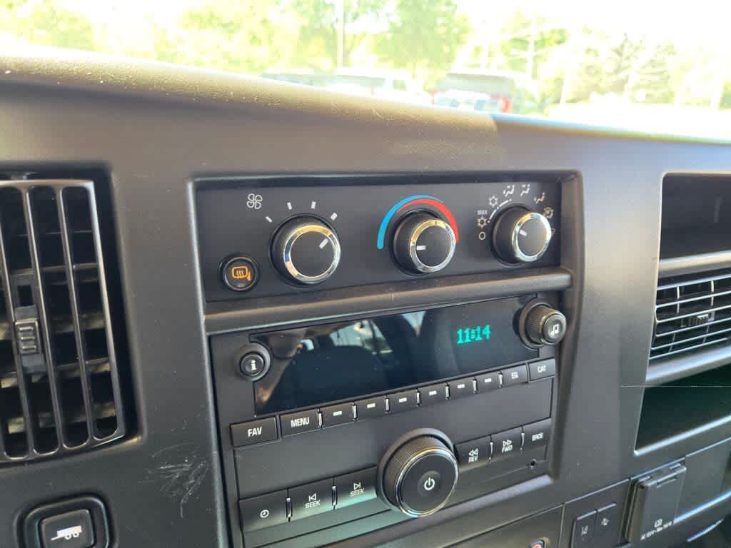 2025 GMC Savana Passenger LT
