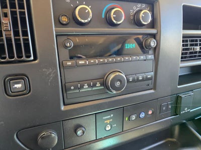 2025 GMC Savana Passenger LT