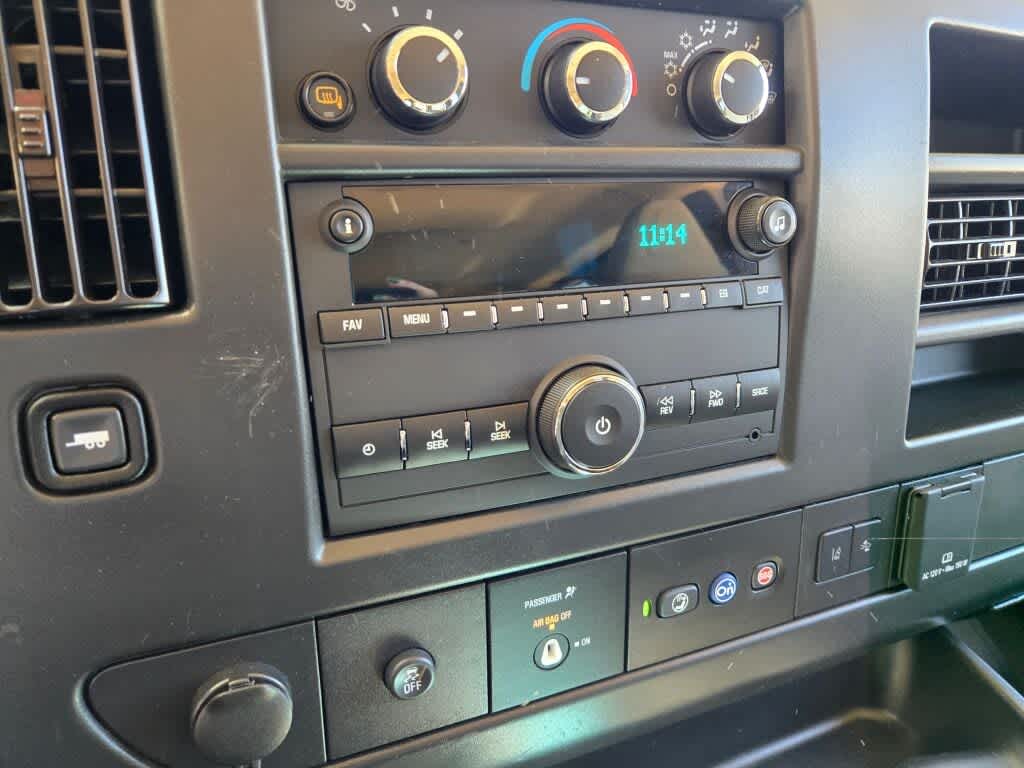 2025 GMC Savana Passenger LT