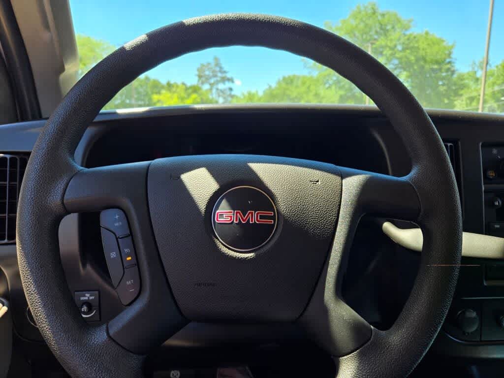 2025 GMC Savana Passenger LT