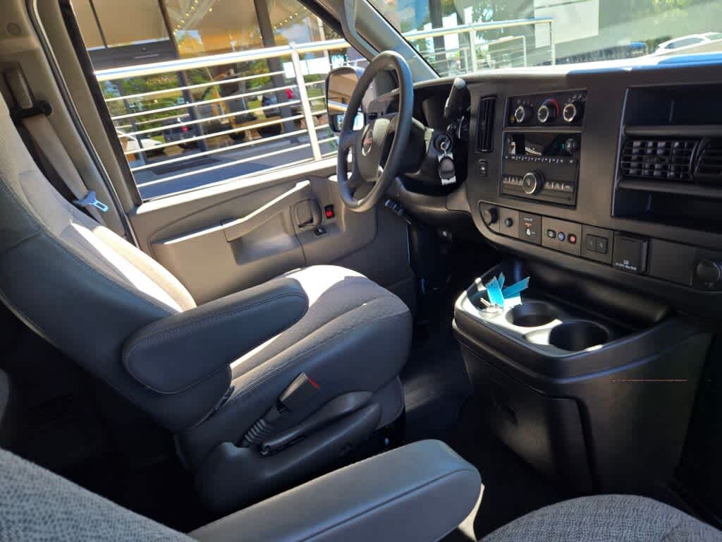 2025 GMC Savana Passenger LT