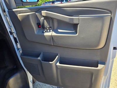2025 GMC Savana Passenger LT