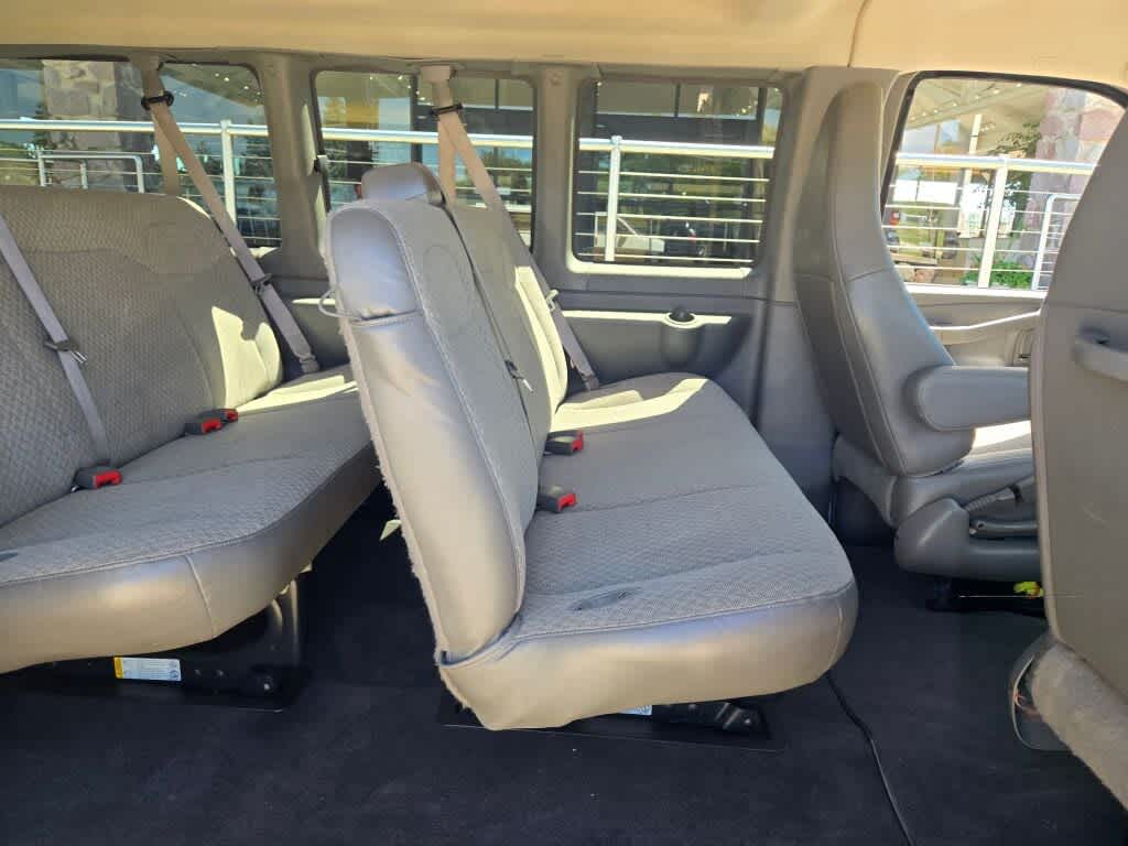 2025 GMC Savana Passenger LT