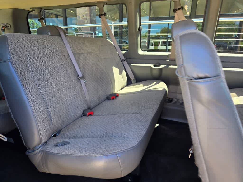 2025 GMC Savana Passenger LT