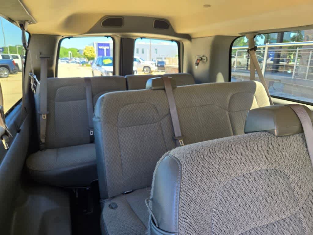 2025 GMC Savana Passenger LT