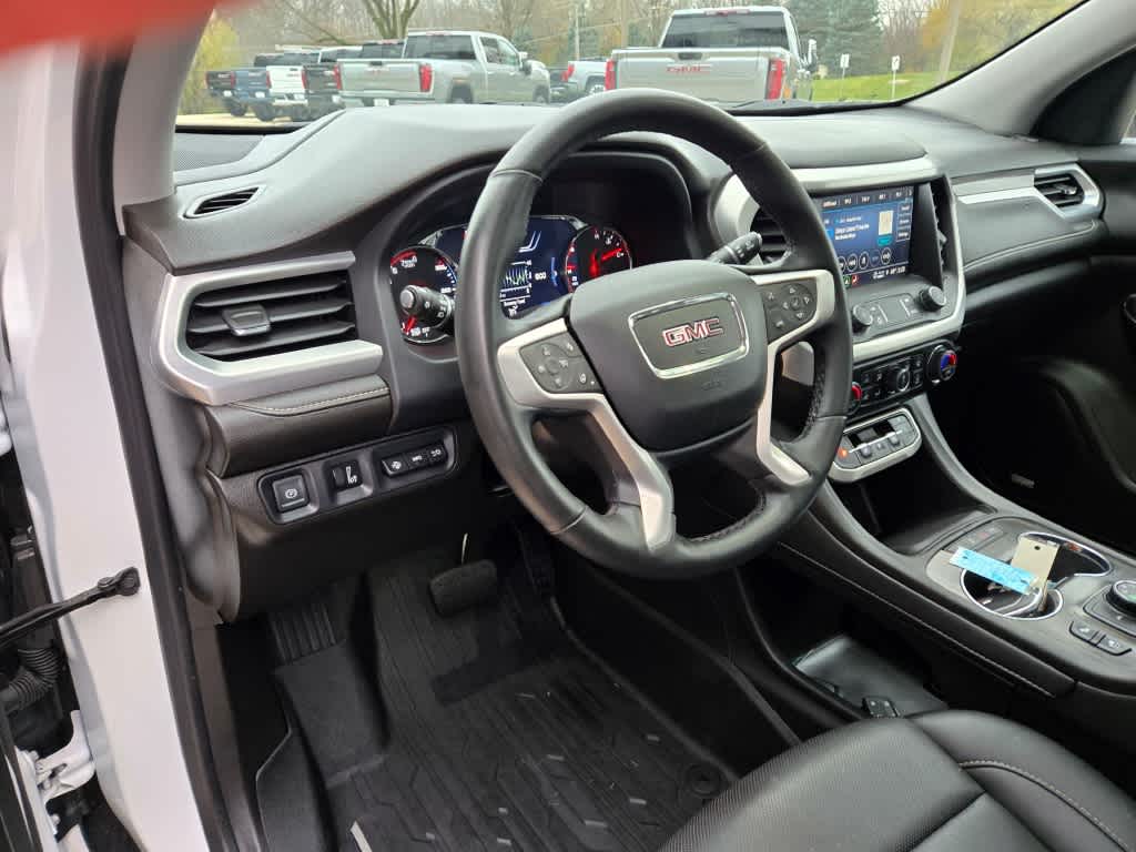 2023 GMC Acadia SLT