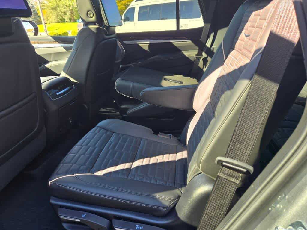 2025 Cadillac Escalade Sport Platinum