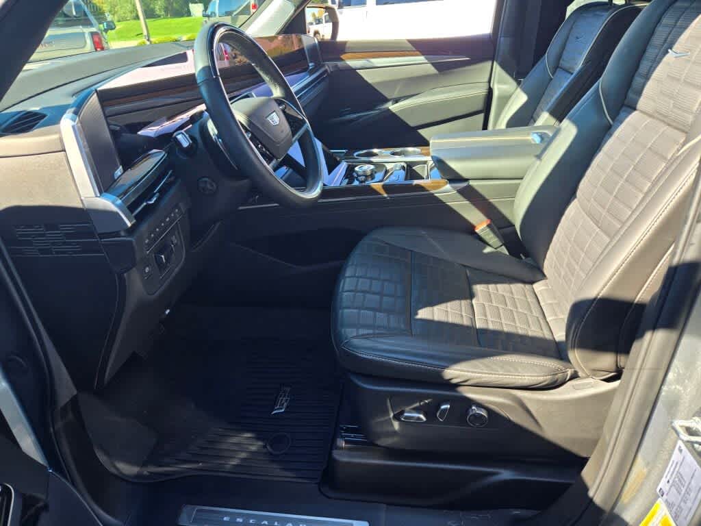 2025 Cadillac Escalade Sport Platinum