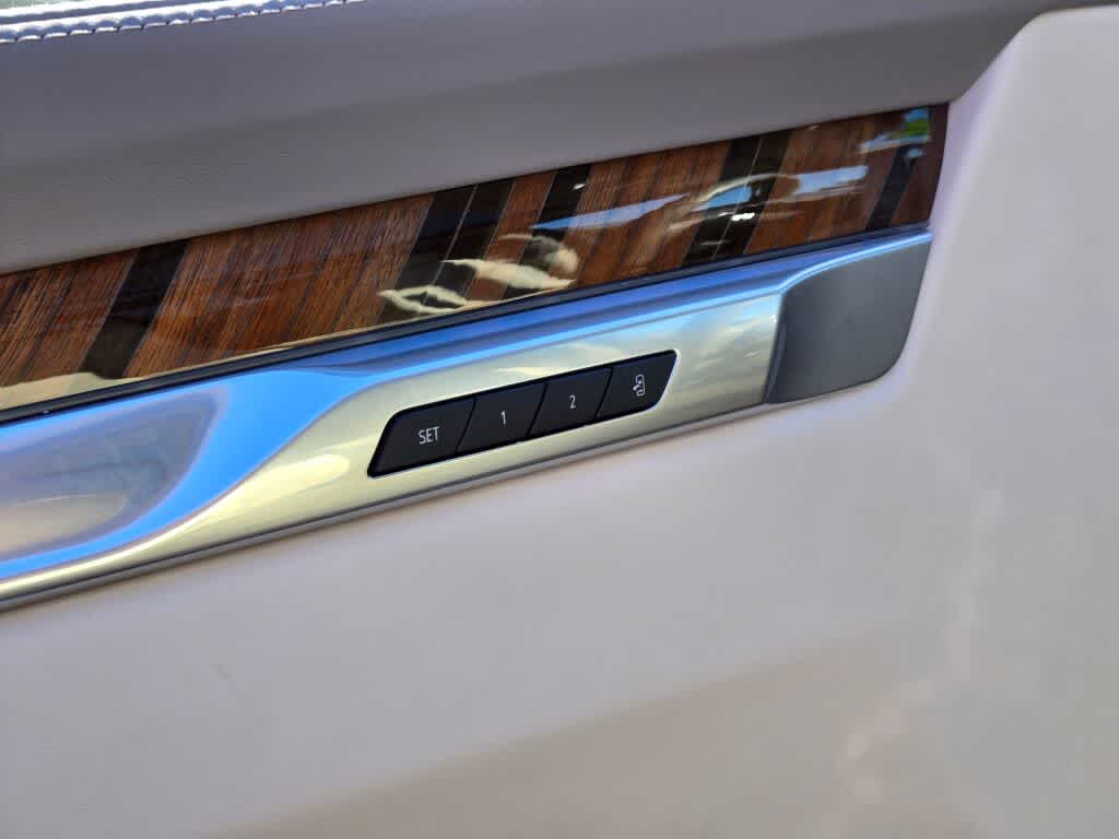 2025 Cadillac Escalade ESV Premium Luxury Platinum