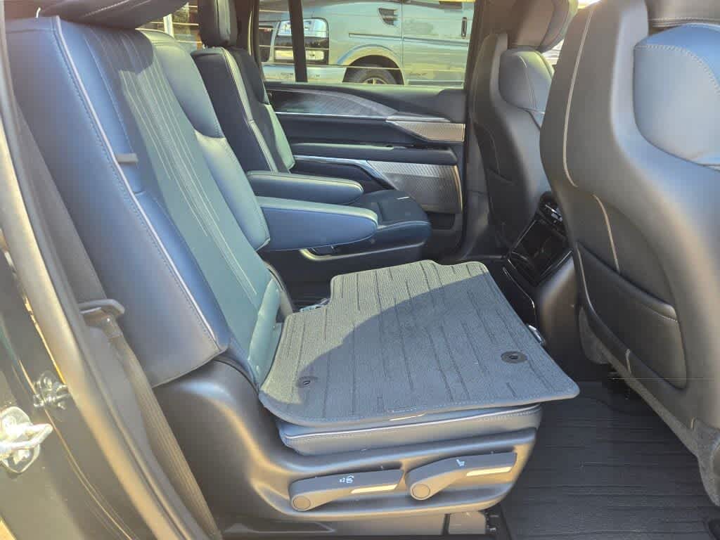 2025 Cadillac ESCALADE IQ Luxury 2