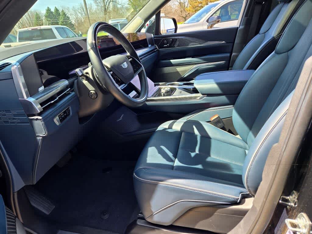 2025 Cadillac ESCALADE IQ Luxury 2