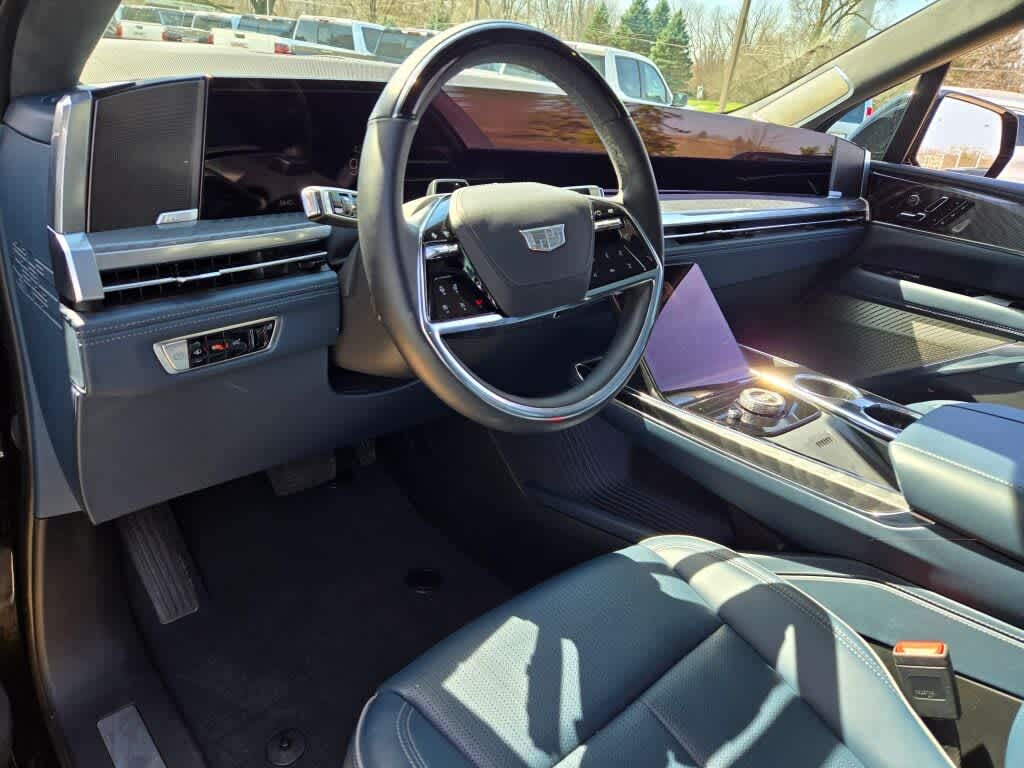 2025 Cadillac ESCALADE IQ Luxury 2