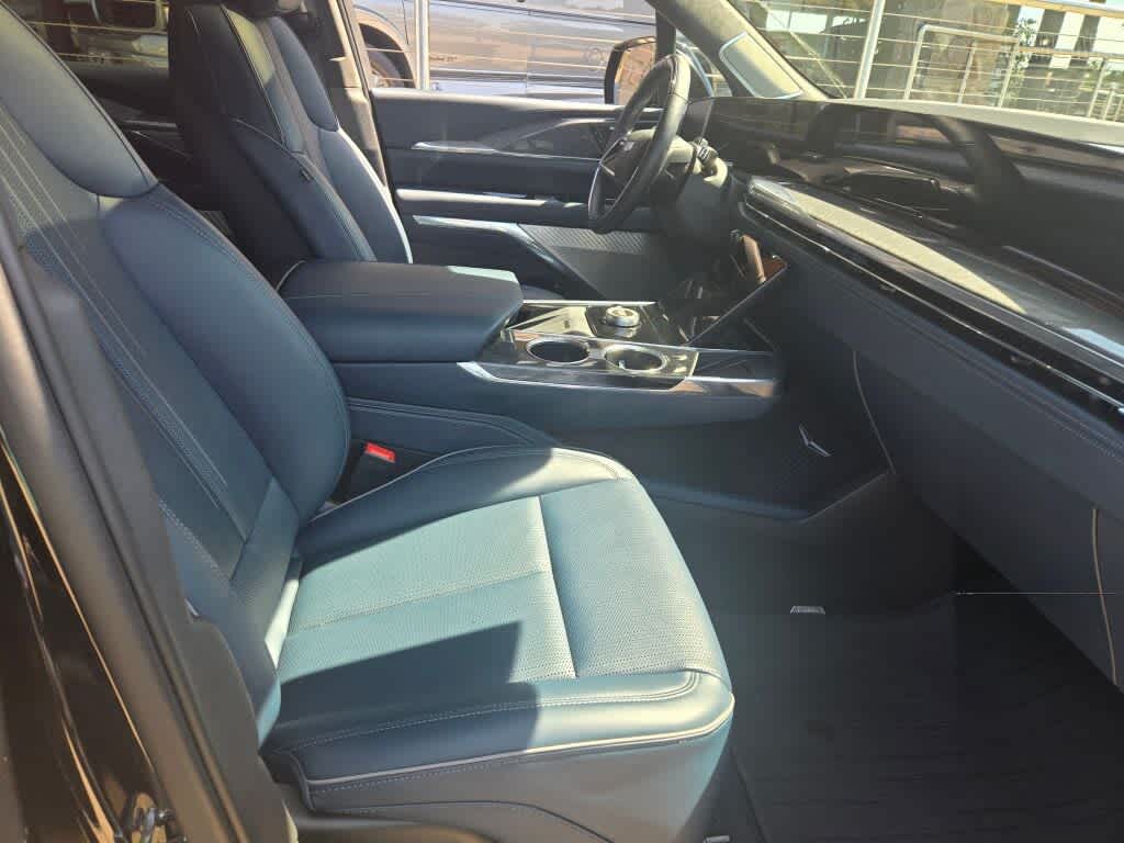 2025 Cadillac ESCALADE IQ Luxury 2