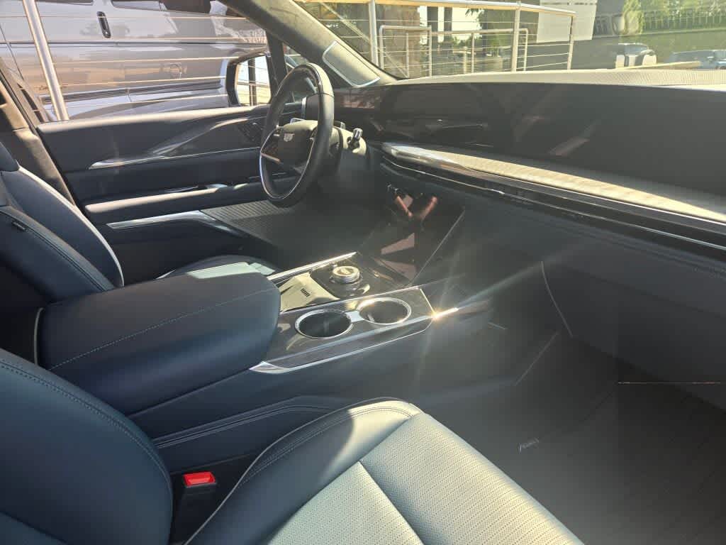 2025 Cadillac ESCALADE IQ Luxury 2