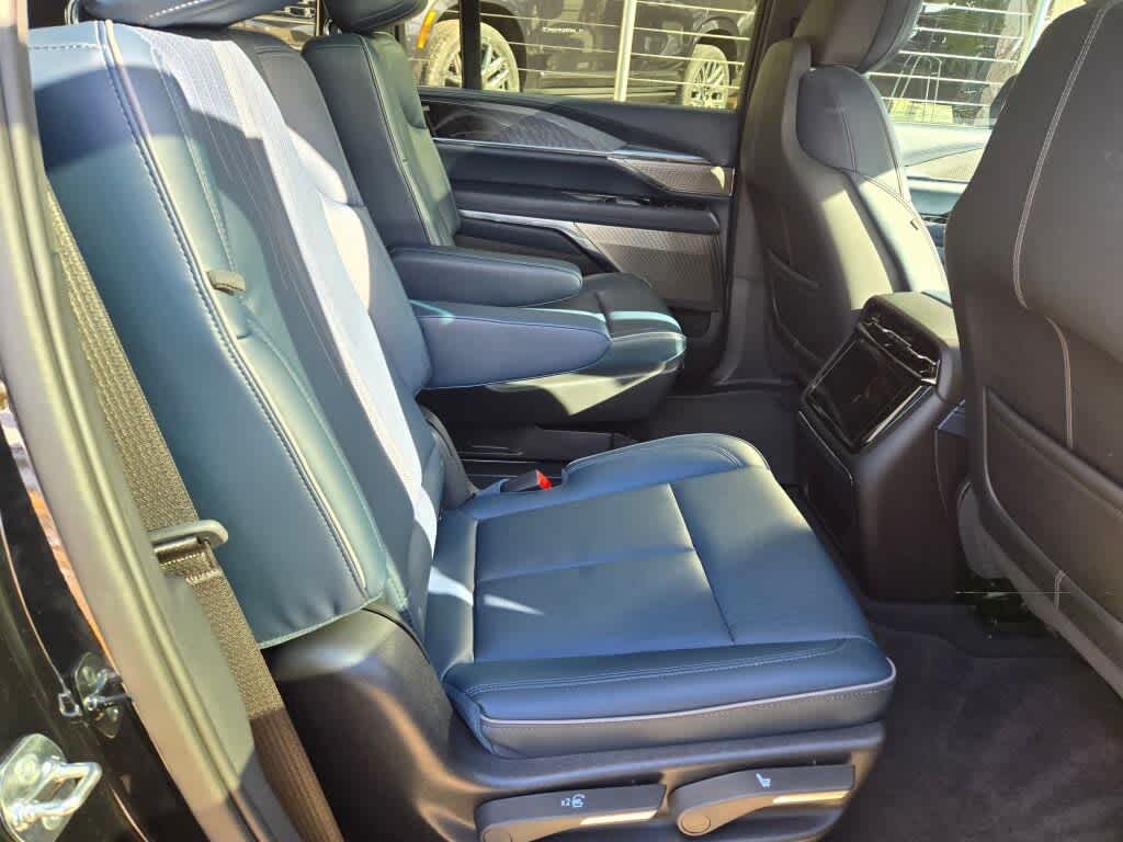 2025 Cadillac ESCALADE IQ Sport 2