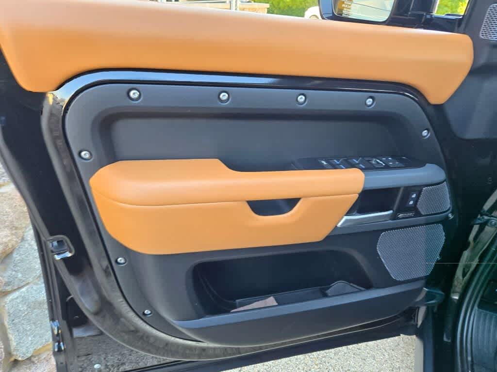 2024 Land Rover Defender 110 P400 X-Dynamic SE