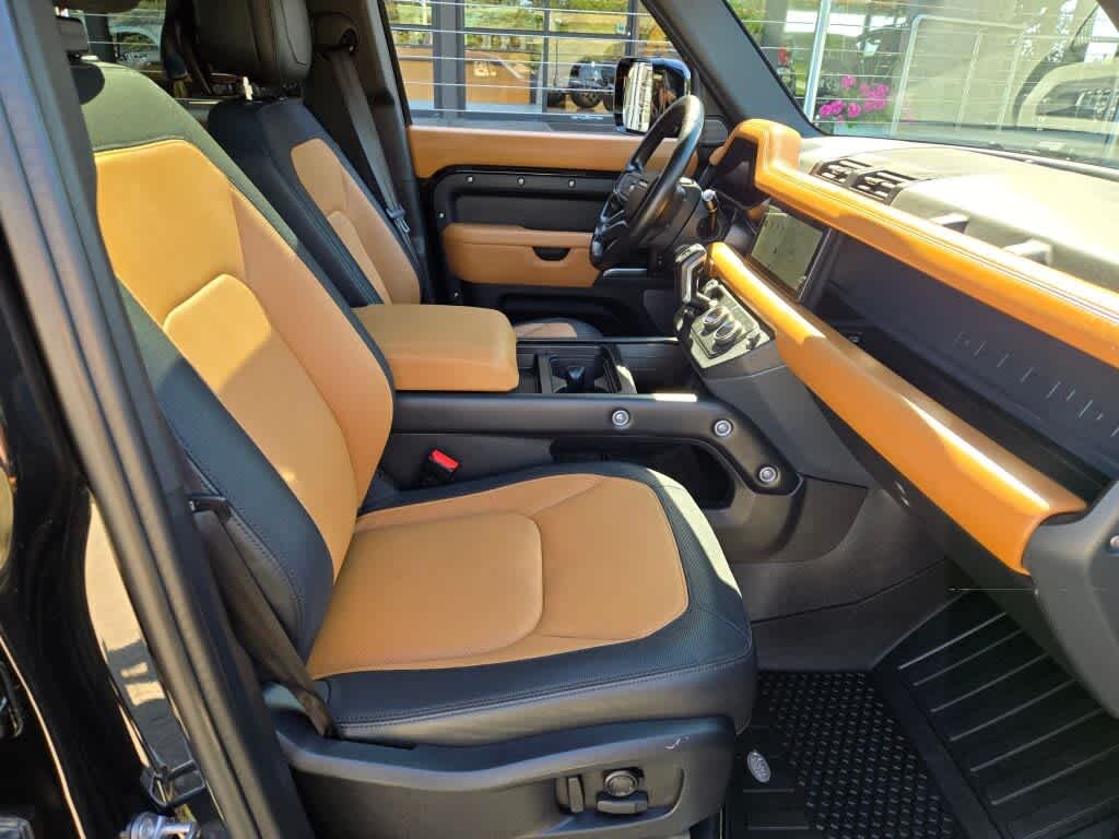 2024 Land Rover Defender 110 P400 X-Dynamic SE