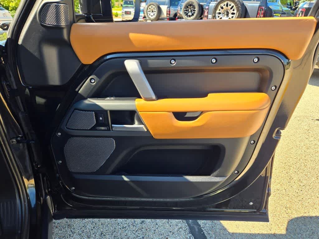 2024 Land Rover Defender 110 P400 X-Dynamic SE