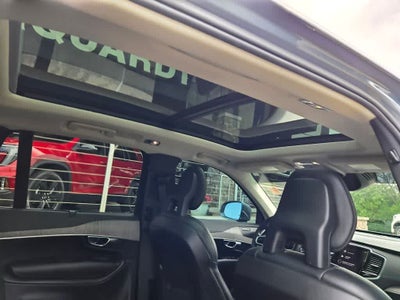 2022 Volvo XC90 Recharge Plug-In Hybrid T8 Inscription 7 Passenger
