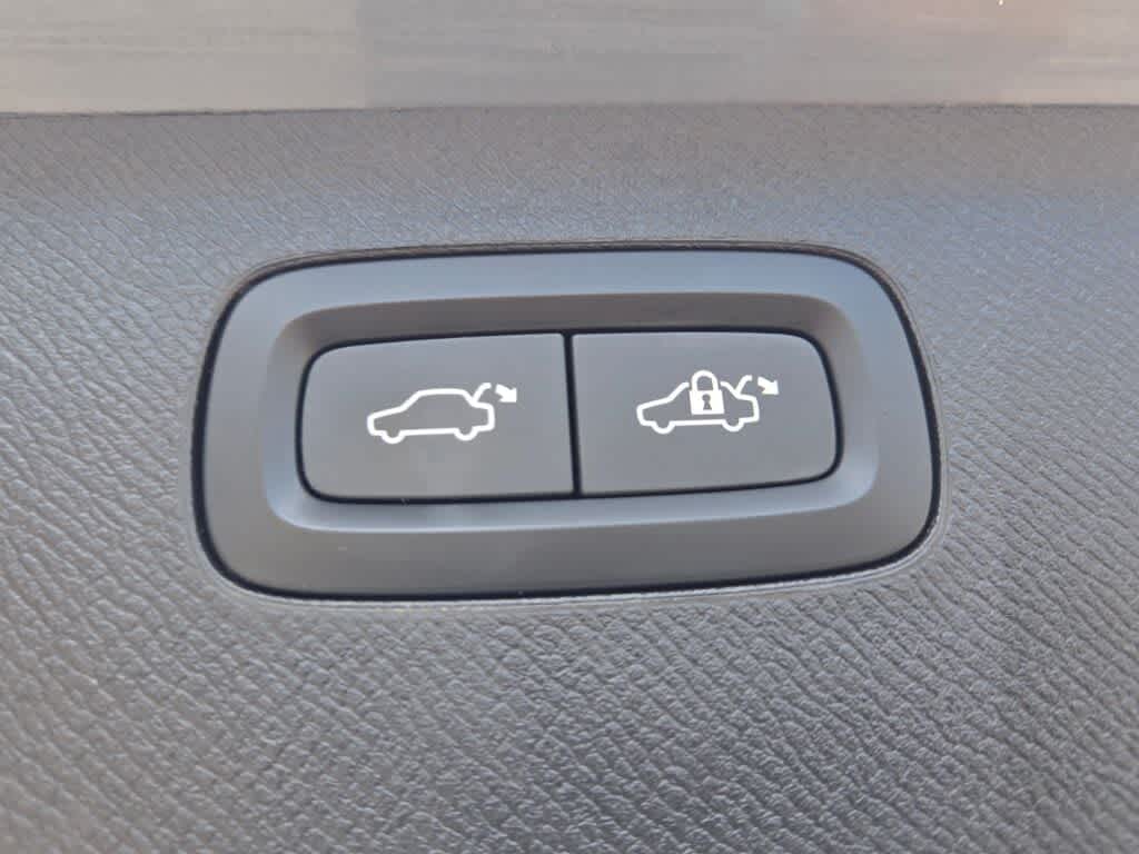 2022 Volvo XC90 Recharge Plug-In Hybrid T8 Inscription 7 Passenger