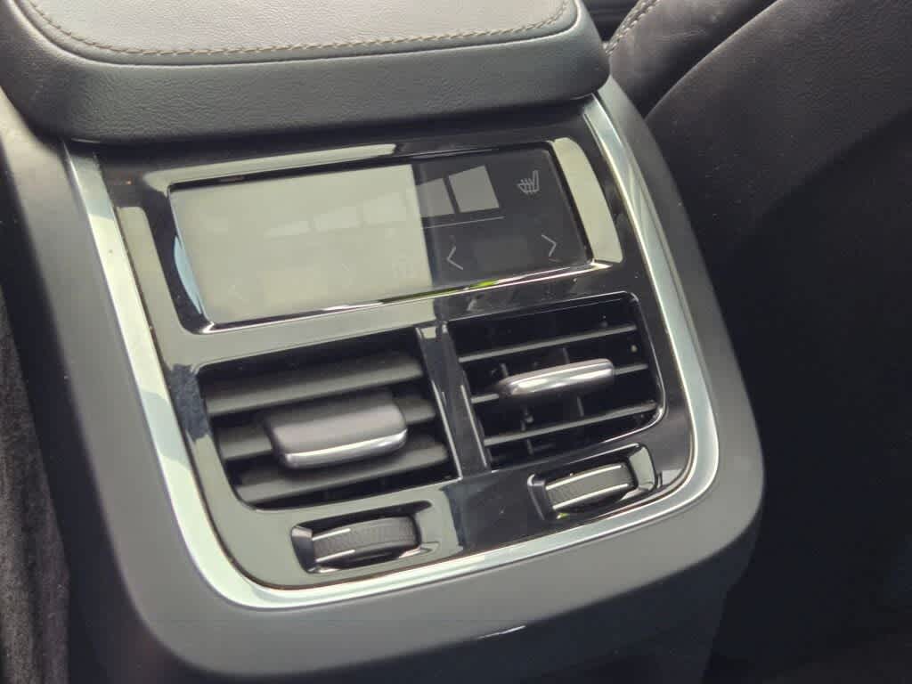 2022 Volvo XC90 Recharge Plug-In Hybrid T8 Inscription 7 Passenger